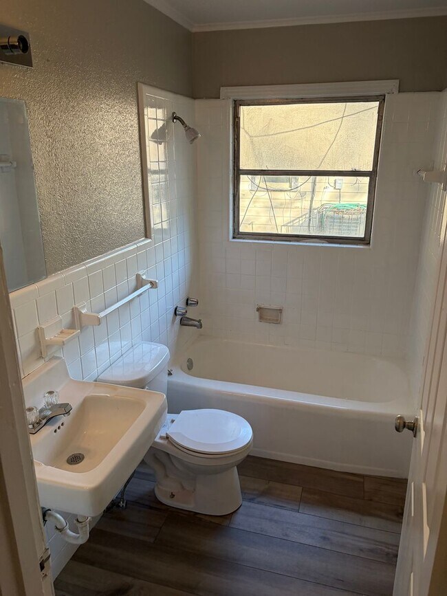 Building Photo - Nearly A New Home!