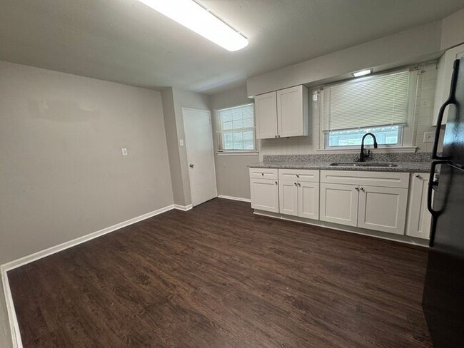 Building Photo - 8602 Gwin Dr