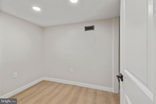 Building Photo - 2321 W Firth St