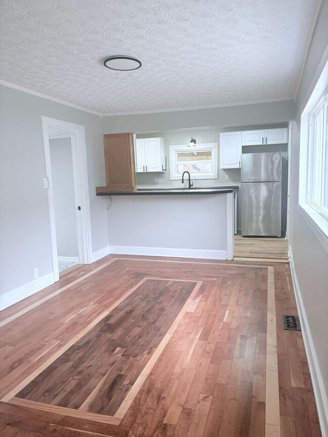 Building Photo - Charming 4 beds 3 baths in Reynoldsbug!