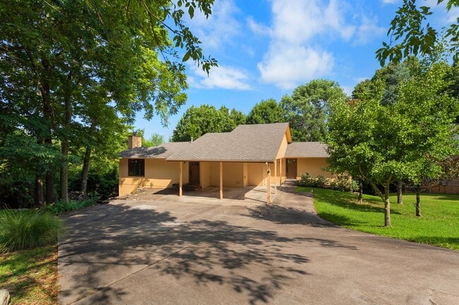 Primary Photo - 2 Bedroom/1.5 Bathroom Duplex - ASK ABOUT ...