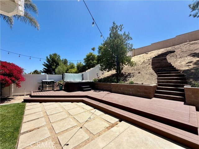 Building Photo - 8992 Trumpets Ct