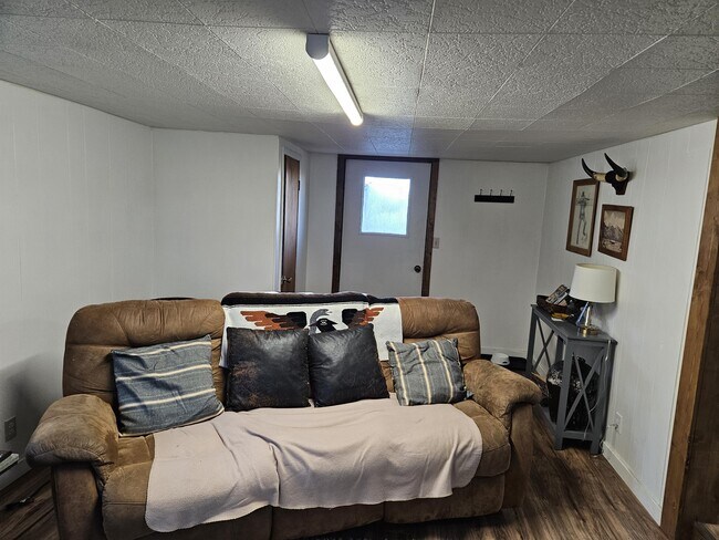 Building Photo - 2006 WY-352