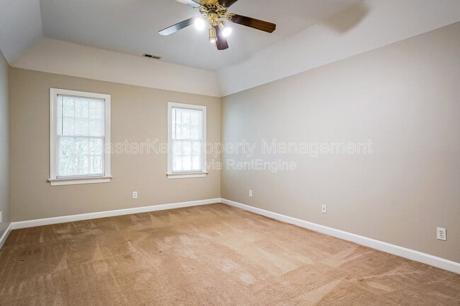 Building Photo - 2304 Knoll Ridge Ln