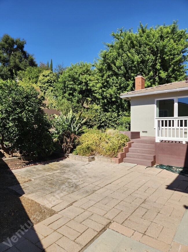 Building Photo - 5515 Lake Lindero Dr