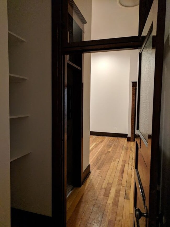 Building Photo - Historic Downtown Cle Elum Apartment right on the main street!