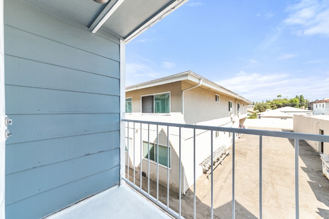Building Photo - 816 N Inglewood Ave