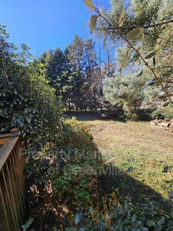 Building Photo - 107 Fowler St