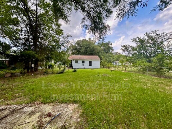 Building Photo - 734 W 74th St