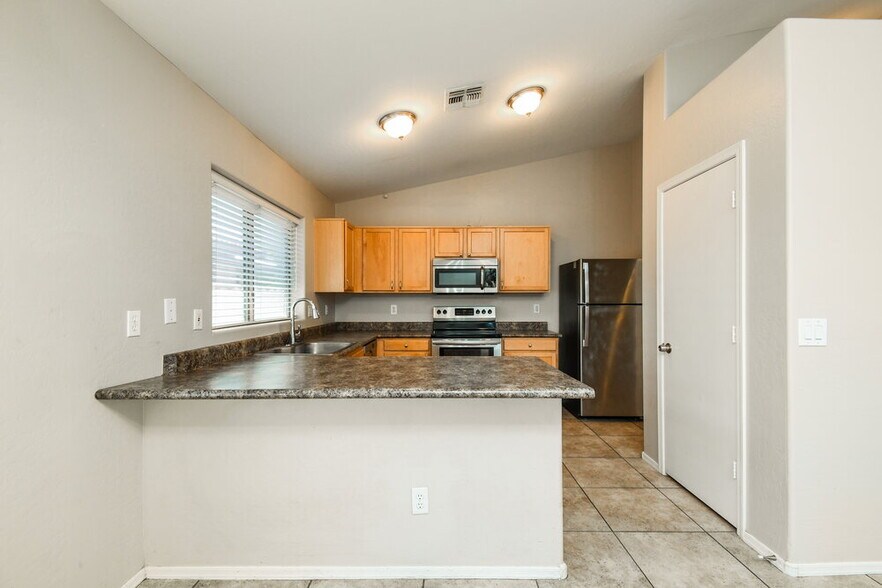 Building Photo - 3879 S Conestoga Rd