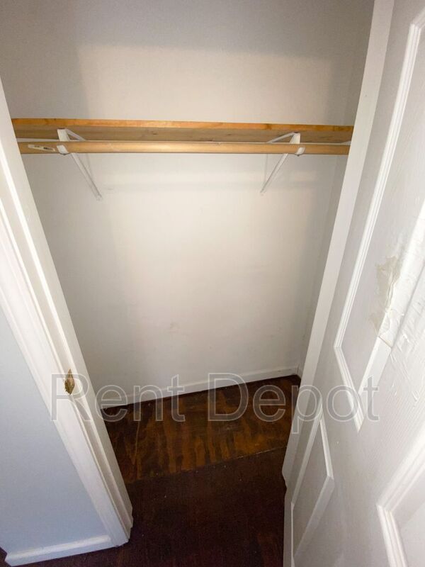 Building Photo - 1328 E Illinois St