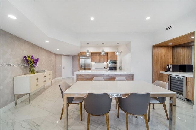 Building Photo - 400 Alton Rd