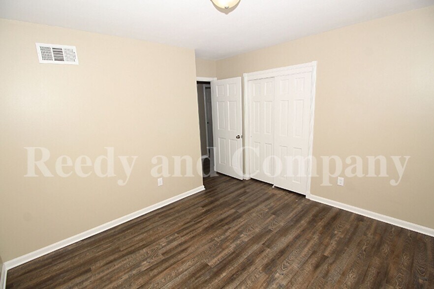 Building Photo - 3235 Fox Chase Dr