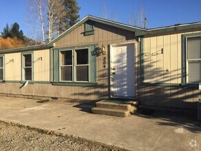 Building Photo - 3 bedroom 2 bath manufactured home located...