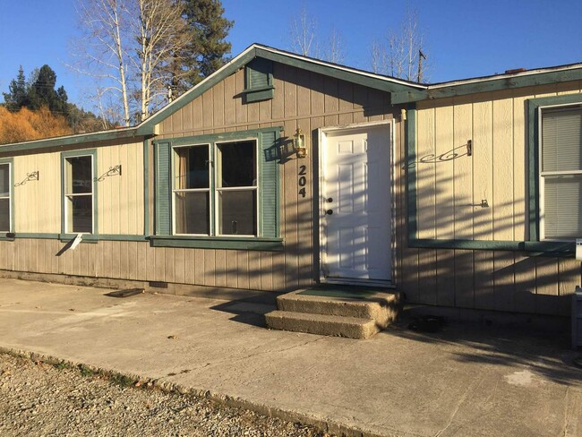 Primary Photo - 3 bedroom 2 bath manufactured home located...