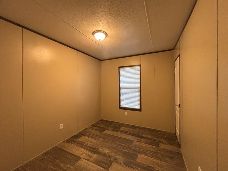 Building Photo - 1612 N 6th St