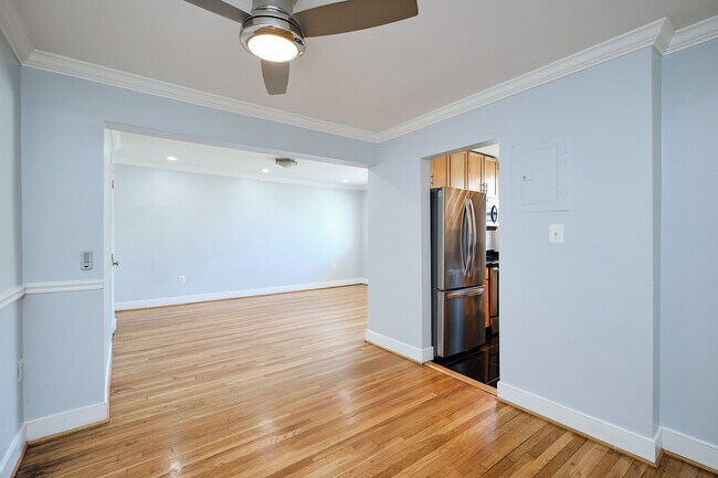 Building Photo - 2832 Hartford St SE