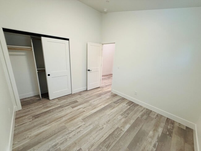 Building Photo - 1084 Dedi Ave