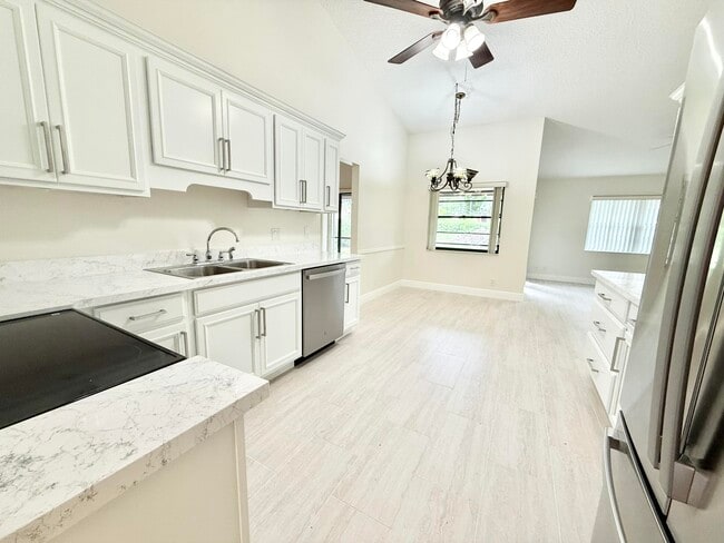 Building Photo - 8686 Eagle Run Dr