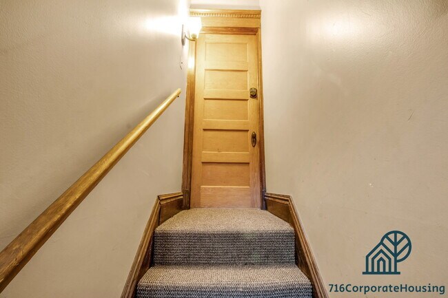 Building Photo - Furnished 3-Bedroom Upper Apartment on Bird Ave