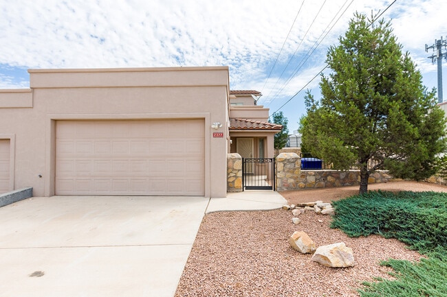 Building Photo - 2375 Saturn Cir