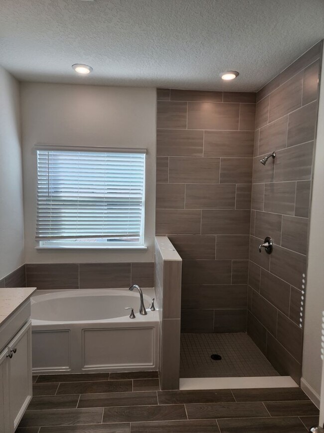 Building Photo - ****TWO WEEKS FREE**** Spacious 3BR Home in Quiet Jacksonville Neighborhood