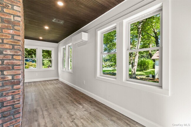 Building Photo - 7 Nanuet Ave