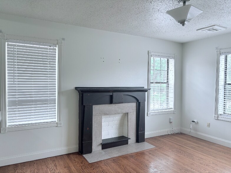 Building Photo - 2600 NW 12th St