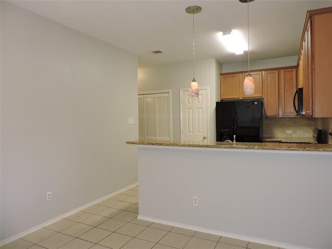 Building Photo - 9201 Brodie Ln