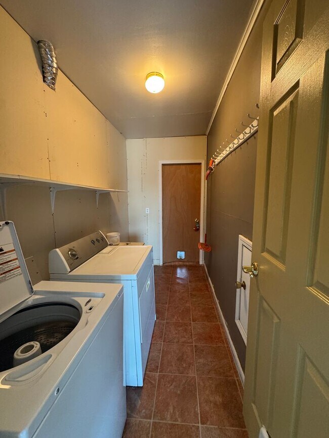 Building Photo - Charming 3 bedroom home for rent.