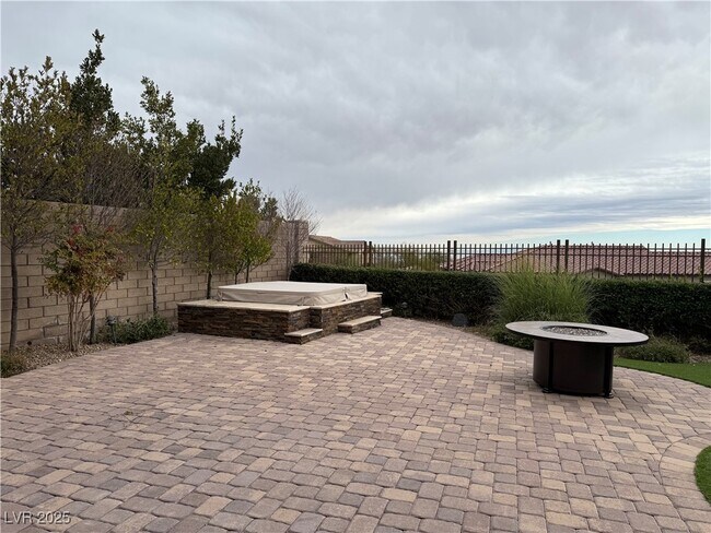 Building Photo - 304 Rezzo St