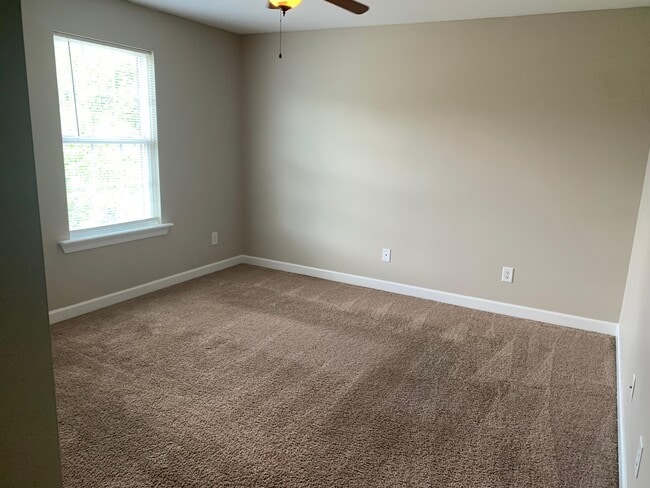 Building Photo - 5140 Wells Dr