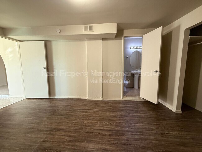 Building Photo - 4717 N 82nd Ave