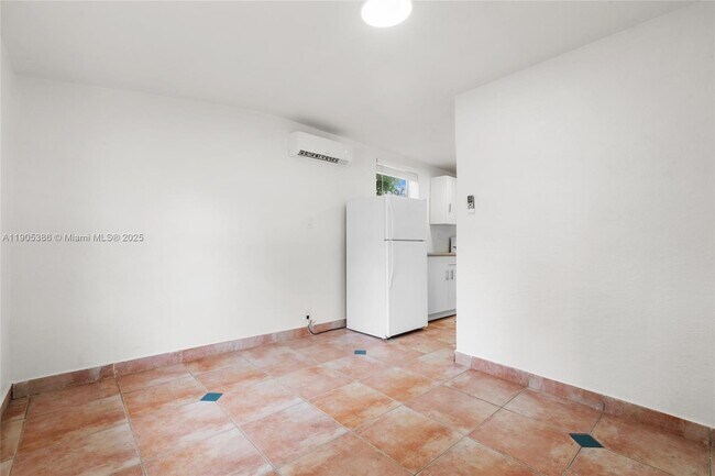 Building Photo - 2385 SW 17th St