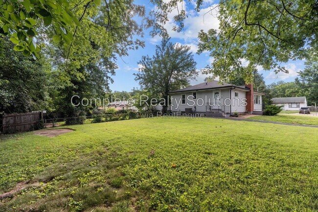 Building Photo - 201 Sadonia Ave