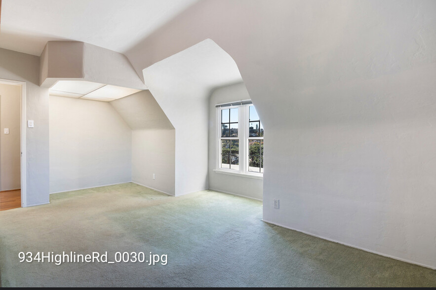 Building Photo - 934 Highline Rd