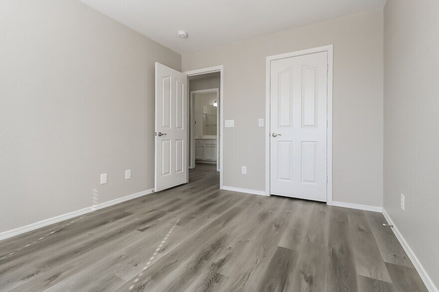 Building Photo - 12690 W Mulberry Dr