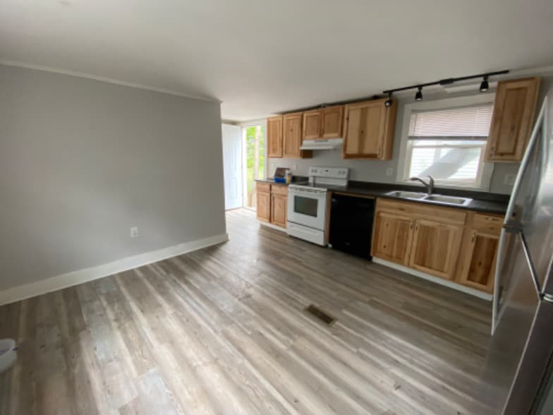 Building Photo - 37 Getchell St