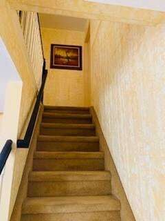 Building Photo - 2 Pleasantview Dr