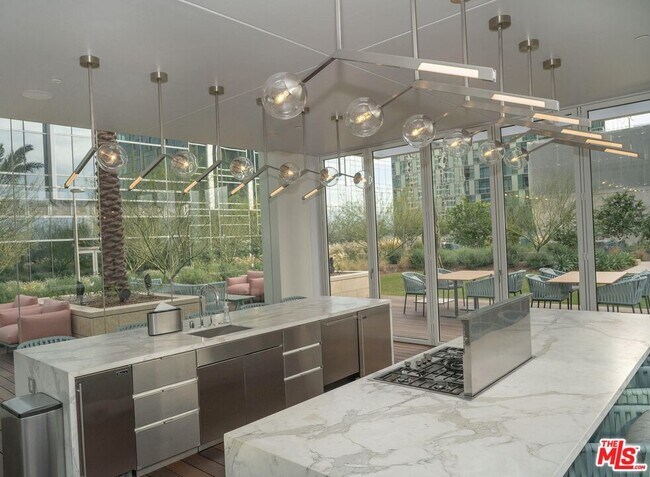 Building Photo - 877 Francisco St