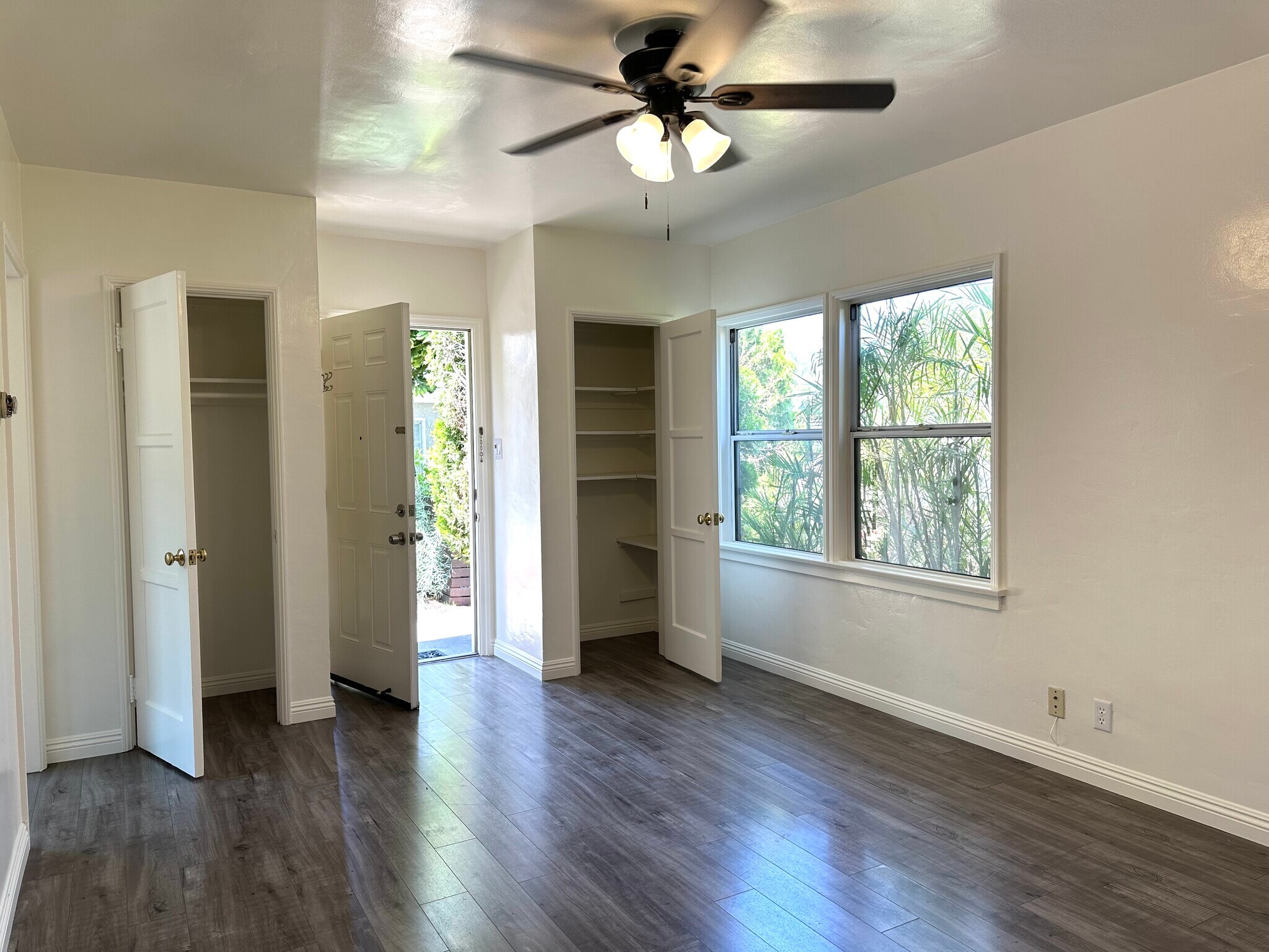 Living Room - 4353 Verdugo Rd