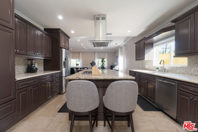 Building Photo - 5181 Densmore Ave