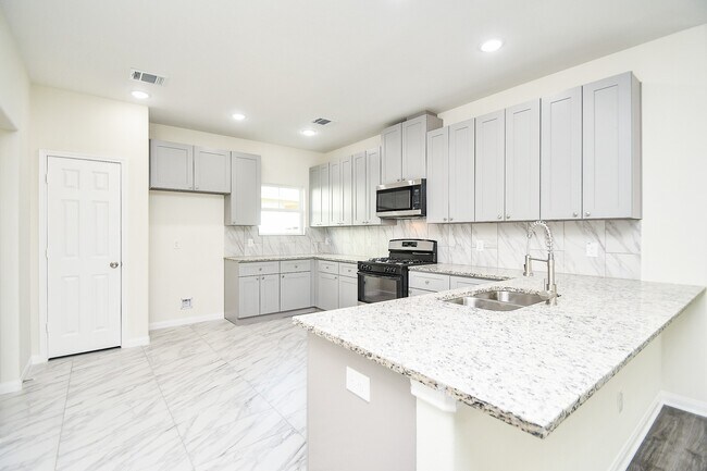 Building Photo - 12202 Heather Flower Ln