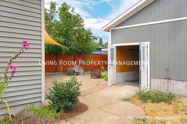 Building Photo - 5515 N Bowdoin St