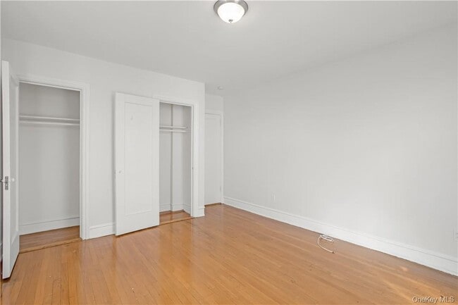 Building Photo - 254 Martine Ave