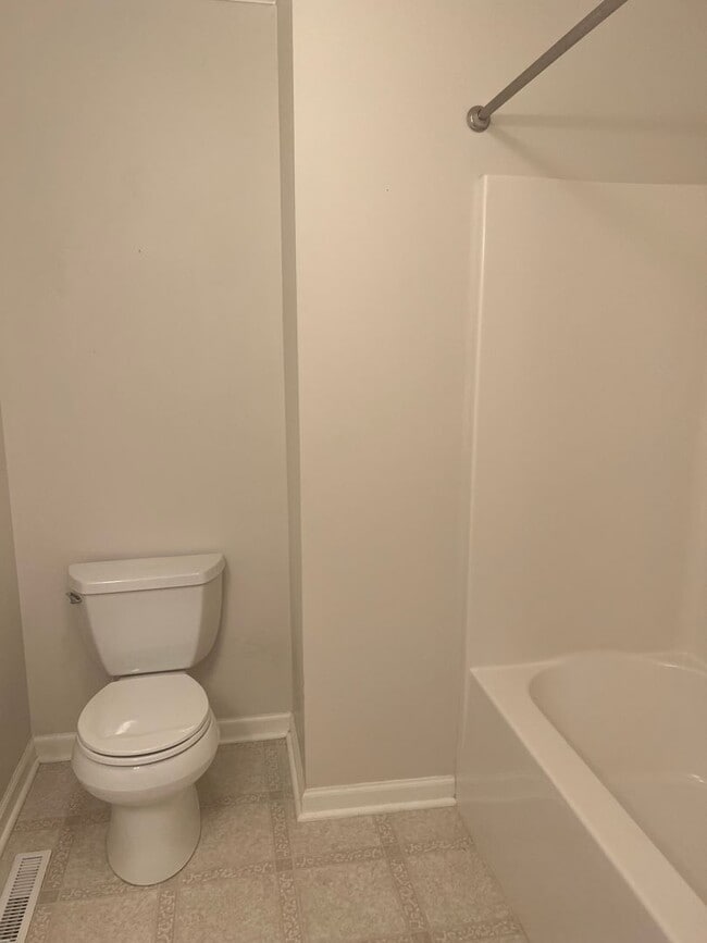 Building Photo - 3 Bedroom 3 Bathroom House with an Office.  Available Now!