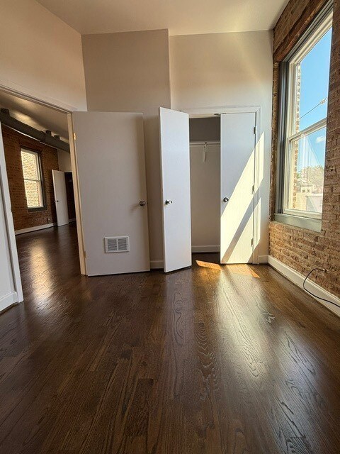 Building Photo - 2216 W Taylor St