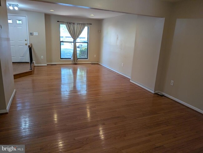Building Photo - 5309 King Charles Way