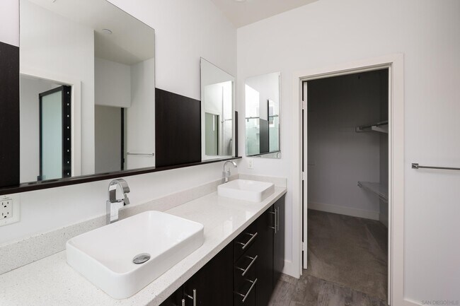 Building Photo - 2434 Via Alta