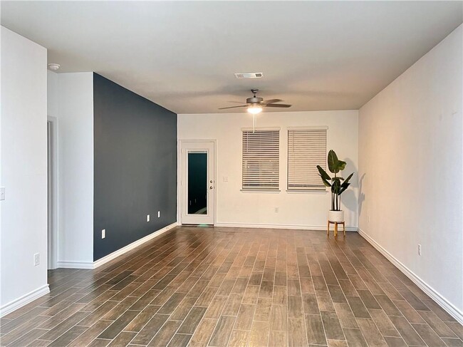 Building Photo - 11812 Offaly Dr